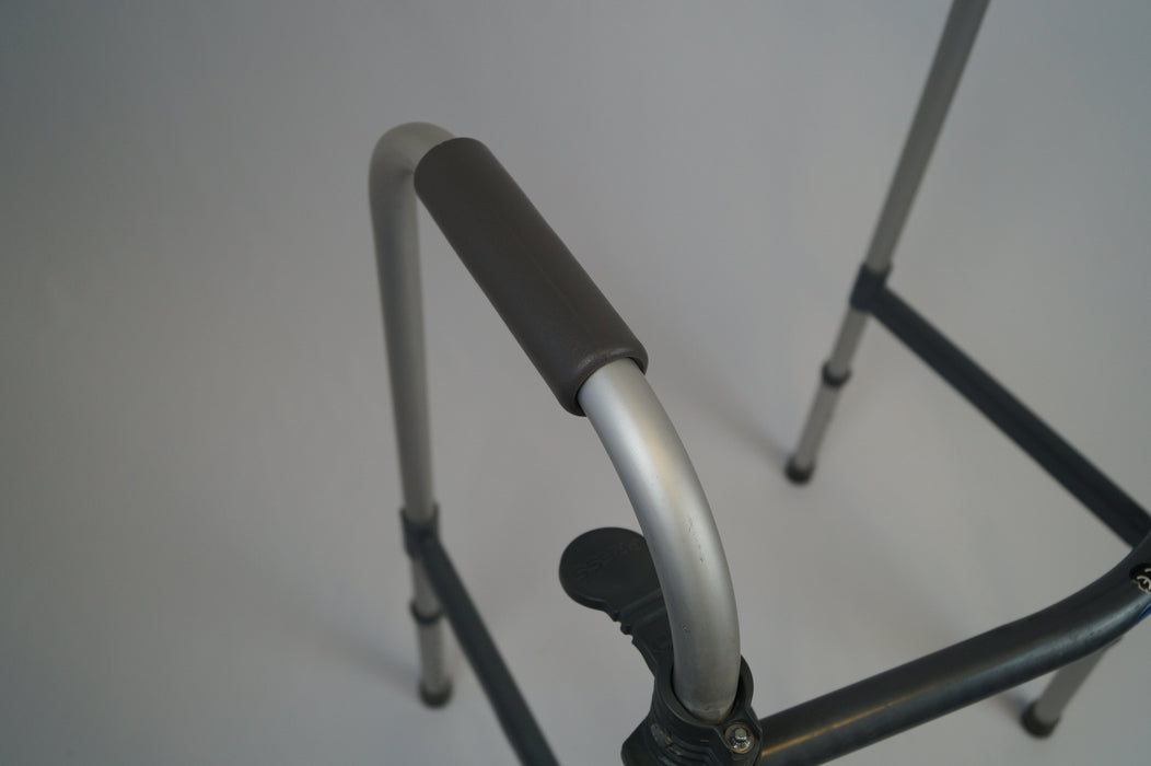 Walking frame (foldable)